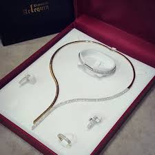 Pour Elle S U B L I M E Parure En Or 18k Poids 40 2 G Prix 313 500 Da Livra Bracelets Gold Diamond Small Diamond Necklace Diamond Jewelry Necklace
