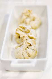 Approfitto di una connessione libera per aggiornare un pochino il blog e vi lascio con un finger food davvero facile e gustoso. Fagottini Di Pasta Fillo Ripieni Al Cioccolato Fondente Trattoria Da Martina