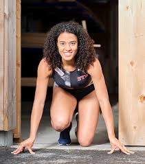 Swiss hurdler and @puma athlete. Grosse Ehre Fur Ditaji Kambundji Ditaji Kambundji Ist Swiss Athletics Youngster Des Jahres 2020 Fensterbau Ditaji Kambundji Holzbau Schreinerei Innenausbau Terrassen Terrassenboden Dachfenster Schrank Parkettboden Turen Thun Bern