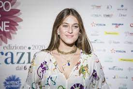 Gaia gozzi (artist) | click artist. Taglio Capelli Corti Autunno 2020 Gaia Gozzi Cambia Radicalmente Look