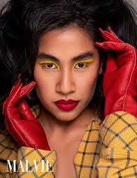 Sarah Boudreau's Instagram, Twitter & Facebook