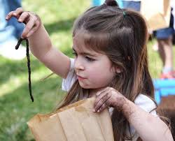 Madie Janaros puts a worm in her take home bag during
