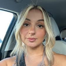 Amanda Karcz's Instagram, Twitter & Facebook