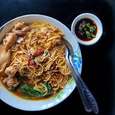 Cлушайте онлайн и cкачивайте песню yee mee cantonese recipe yee mee noodles cantonese fried yee mee home made recipe simple easy by my mommy cooking. Resepi Sizzling Yee Mee Sebiji Macam Difood Court Resepi My