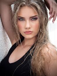 Photo by Johan Sorensen. Model Sarah. MUA+H Maria Lanza.Camera LUMIX G9 .  Lens LEICA DG NOCTICRON 42.5/F1.2 ISO 200 S/125 F5.6 Fill flash with  umbrella Ratio 8/1 mixed with overcast day light . |