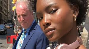 Sir Paul McCartney photo-bombs newlyweds in Winnipeg