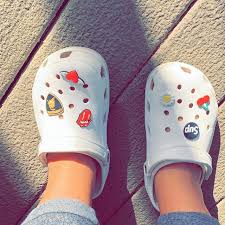Aesthetic Black Crocs With Charms Pin On Qui S Shoe Collection