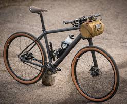 515 Likes 10 Comments Northstbags Northstbags On Instagram A Stealthy Commuter Featuring The Handlebar Mounted C Mit Bildern Fahrrad Design Fahrraddesign Fahrrad