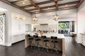 Le Cucine Con Isola E Penisola Moderne 30 Idee Per Una Cucina Perfetta Craftsman Style Kitchen Wooden Beams Ceiling Kitchen Remodel