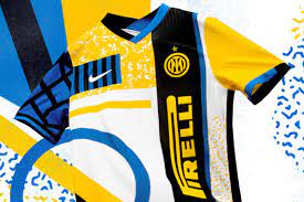 Il kit è bianco con quadretti nerazzurri. Una Nuova Maglia Per L Inter Edizione Speciale Per Il Logo Nuovo Goal Com