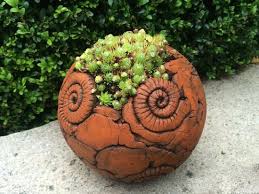 Gartenkugel Mit Hauswurz Keramik Kunst Blog Gartenkugeln Keramik Gartenkeramik