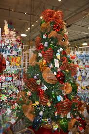 Arbolito Decorado Con Liston De Malla Ideas Para Arboles De Navidad Decoracion De Arboles Arbol Decorado
