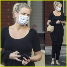 Cameron michelle diaz is an american retired actress who is also an author, producer, and model. Cameron Diaz Steps Out To Run Errands In Beverly Hills Cameron Diaz Just Jared