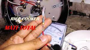Jangan lupa cek kabel yang ada posisi engsel buka tutup magic com juga sering putus. Cara Memperbaiki Rice Cooker Mejikom Yang Mati Total Youtube
