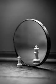 Artistic Black And White Mirror Photography Que Hago Lo Que Me Gusta Mirror Abstract Photography White Photography
