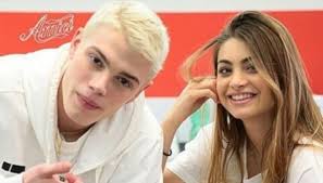 Puntate la sveglia perché a mezzanotte 'moments' sarà vostro!! Amici 17 Tra Emma Muscat E Biondo E Amore Dilei
