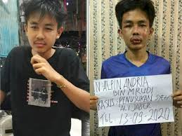 Pelaku penusukan terhadap ulama syekh ali jaber saat berceramah di lampung belum terkait dengan jaringan terorisme, kata kepolisian kepolisian lampung mengatakan mereka merampungkan proses rekonstruksi kasus penusukan terhadap syekh ali jaber pada kamis siang (17/09) di lokasi. Pelaku Penusukan Syekh Ali Jaber Disebut Alami Gangguan Jiwa Indozone Id