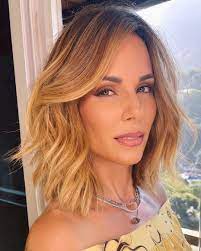 Ana Furtado exibe novo visual com cabelo dourado: 