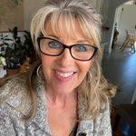 Kim Baucom's Instagram, Twitter & Facebook
