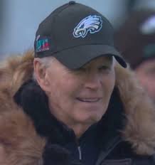 🚨 JUST IN: Democrats are saying that Joe Biden's appearance at the Eagles  game today topped President Trumps appearance at the Army-Navy game.  Except, Joe seemed to stare around aimlessly as nobody