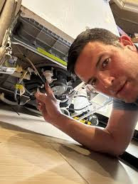 Handyman Service! 💪🏻👷🏼🔨 Here to help for all your home repair needs 🏠  Call 858-775-7452 or send me a message for a free estimate ✓ References  available upon request 👍🏻