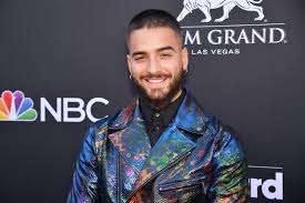 Nghe online bài hát hawái do ca sĩ maluma thể hiện. Maluma Reflects On Past Heartbreak In New Song Hawai Watch The Music Video Entertainment Tonight