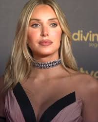 Alex Saint has so much talent with makeup and acting that she has reached  the peak as a celebrity. , Despite her achievements, there is a group of  people who look down