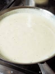 It thickens naturally, mostly just from the cheese. Copycat Olive Garden Alfredo Sauce 12 Tomatoes