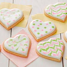 Whisk the powdered sugar, corn syrup, vanilla and salt to form a smooth icing. Easy Sugar Cookie Icing 3 Ingredient Recipe Wilton