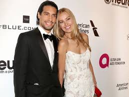 Kugelrund Model Petra Nemcova Ist Zum Ersten Mal Schwanger Trend Magazin Models Tragerloses Hochzeitskleid Schwanger