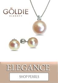 Perlove Sperky Su Najobľubenejsie Medzi Zenami A Preto By Nemali Chybat V Ziadnej Damskej Sperkovnici Lajkujte Zdieľajte Jewelry Pearl Earrings Earrings