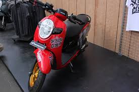 Kesan gaya drag race dengan kecepatan super cepat, airbush style pada chat, retro klasik, road race, thailook, sederhana dan juga elegant merupakan konsep yang silakan ganti piston bawaan honda. Ban Roadrace Scoopy Modifikasi Simpel All New Honda Scoopy 2018 Cinquenta Wallpaper