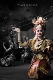 Tari pendet adalah suatu jenis tarian yang berasal dari daerah provinsi bali. Lengkap Tari Tanggai Asal Sejarah Kostum Gerakan Lagu Video