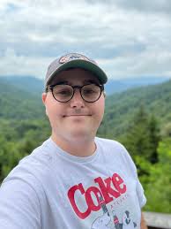 Hi all, I'm an undergrad who will be interning in Uptown from early June to  mid-August. I'm looking to sublet a place within an hour of Uptown