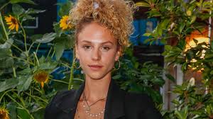 .bei gntm 2019 meine reaktion, gntm 2019 mario packt aus beziehung mit tatjana interview, gntm mädels und ich über gntm und heidi wirklich denken, gntm 2019 wassersport shooting mit simi lori. Sorge Um Gntm Star Simone Kowalski Mysterioser Hilferuf Beunruhigt Ihre Fans