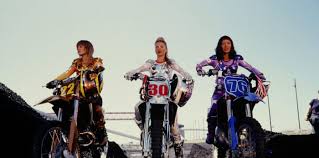 As informants are killed, the ladies target a rogue agent who might be responsible. Cqdlbkp2nh6ftm