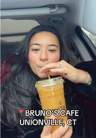 📍Bruno’s cafe, unuonville 10/10 vanilla iced LATTE!🤞🏽💍 #coffeereview  #ctcoffee #ctcoffeeshop