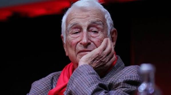 Scompare Fulvio Lucisano grande produttore di cinema. Ho avuto l'occasione  di conoscerlo e di lavorare per la sua società. Aveva la semplicità  intuitiva dei grandi produttori di una volta, una intelligenza diretta