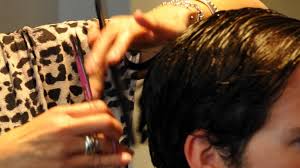 Un coiffeur ouvre son salon malgré les mesures de confinement. Cambresis Non Les Coiffeurs N Ont Pas Le Droit D Exercer Meme A Domicile