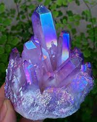 Quartz is a hard, crystalline mineral composed of silicon and oxygen atoms. Pin On Cristale