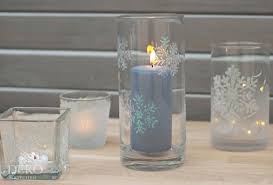 Frost effekt farben sorgen für wunderschöne akzente auf glas kunststoff keramik oder spiegelflächen. Diy Wunderschone Winterliche Kerzenglaser Deko Kitchen
