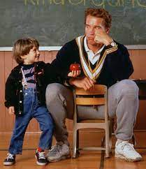 Arnold Schwarzenegger And Miko Hughes In Kindergarten Cop 1990 Arnold Schwarzenegger Movies Arnold Schwarzenegger Schwarzenegger
