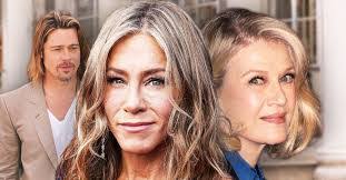 Julia Pitt's Instagram, Twitter & Facebook