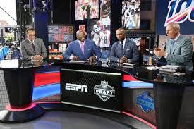 Contenido exclusivo, con todas las noticias, videos, calendario, horario, fantasy football y toda la información de los equipos de la nfl. Latest Miami Dolphins Football News Miami Herald