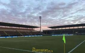 Emanuele valeri runs off the field and in comes cristian buonaiuto. Live Cremonese Lecce Il Tabellino Salentosport