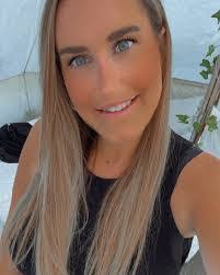 Janine Phelps's Instagram, Twitter & Facebook