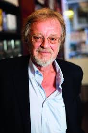 Bernard Cornwellin Soihdunkantaja jatkaa Englannin synnystä kertovaa  Uhtred-sarjaa