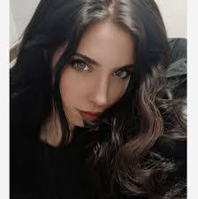 Ashley Lauren's Instagram, Twitter & Facebook