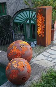 Edelrost lockert das blütenmeer auf. O 30cm Rostige Gartenkugel Mit Rissen Metall Edelrost Rost Wetterfest Frostsicher Rostkugel Metallkugel Zur Dekoration Im Garten Hochwertige Gartendekoration Kleine Dekokugel Garten Gartenkugeln