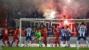 Hertha tat sich ohne den routinier schwer, während union fast schon früh den zweiten treffer nachgelegt hätte. Union Berlin 1 0 Hertha Berlin First Bundesliga Meeting Between East And West Berlin Halted By Flares Bbc Sport